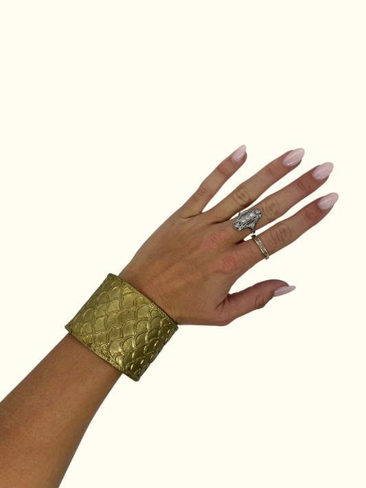 Fish Cuff in Gold