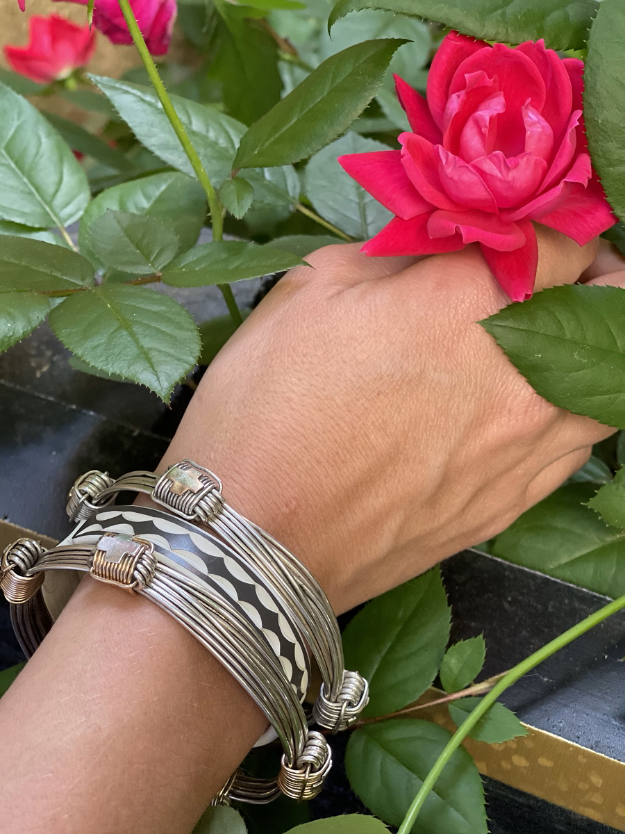 Small (Fits wrists smaller than 7.5 inches) / Silver / Silver